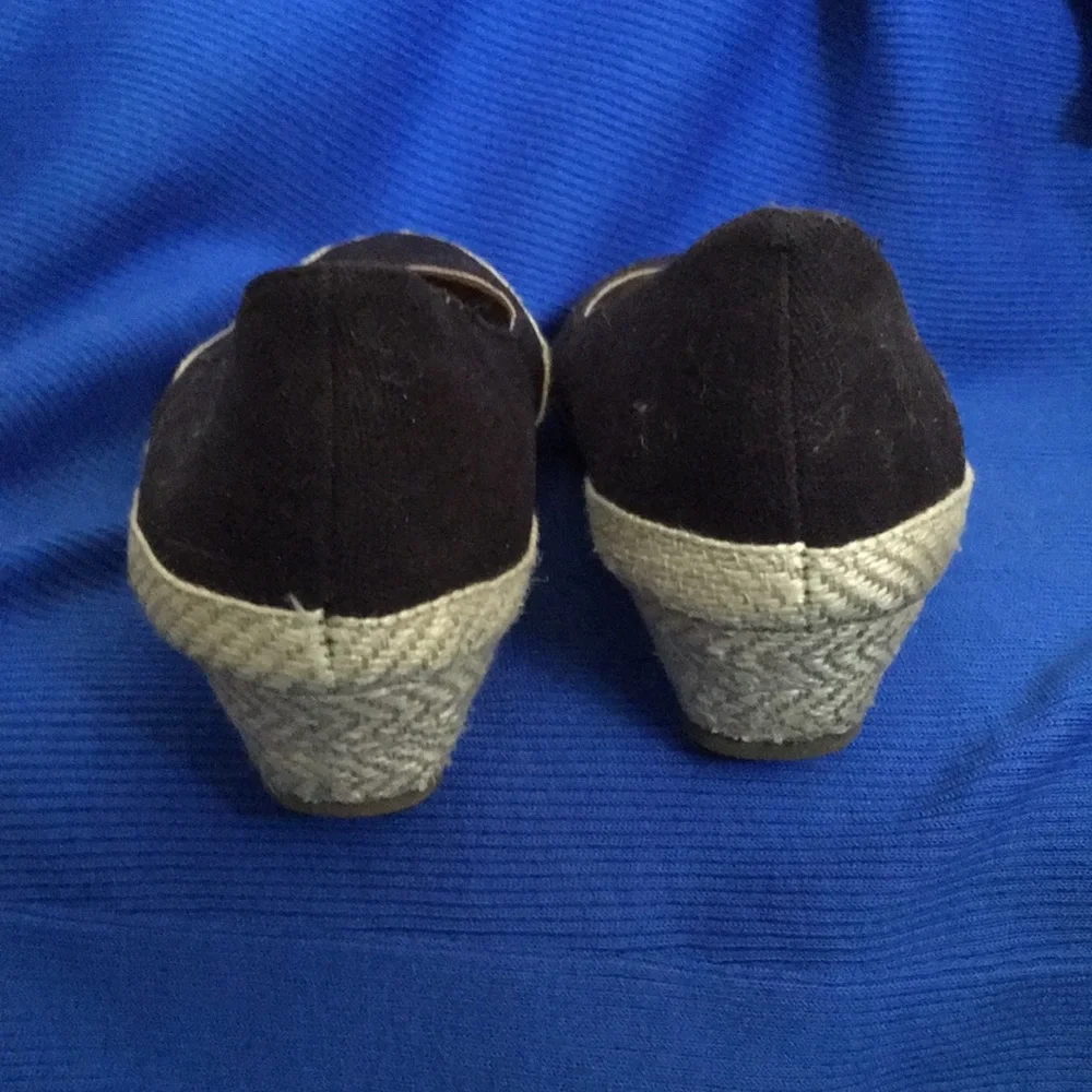 FINAL MARKDOWN Ladies’ American Eagle Espadrilles (9-1/2)